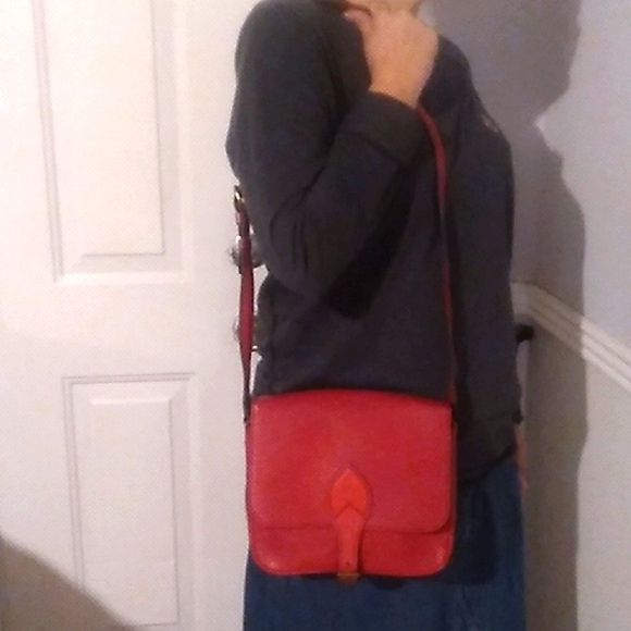 FIRM! Authentic Louis Vuitton Epi Cartuochiere MM Red Leather Bag MI0990 - Picture 3 of 17